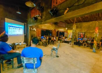 Sejumlah aktivis lingkungan di Bali saat berdiskusi tentang perubahan iklim. Ist