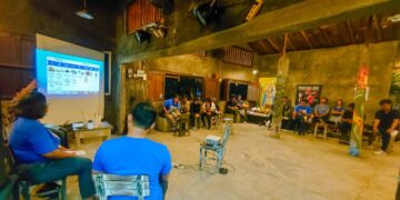 Sejumlah aktivis lingkungan di Bali saat berdiskusi tentang perubahan iklim. Ist