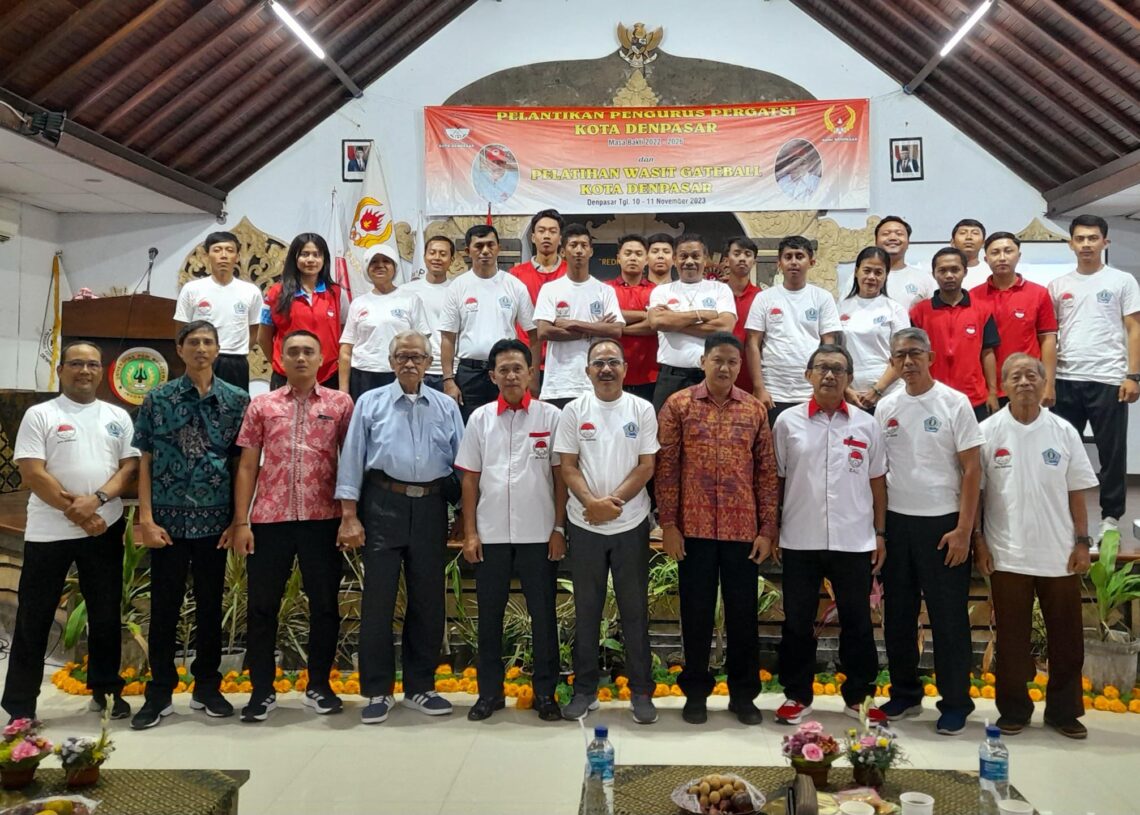 Pengurus Pergatsi Kota Denpasar berfoto bersama perwakilan Koni Kota Denpasar dan Pengurus Pergatsi Provinsi. Foto: BALItopik