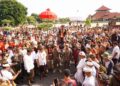 Upacara penyambutan gelar Pahlawan Nasional Ida Dewa Agung Jambe yang dibawa oleh Raja Klungkung XII Ida Dalem Semara Putra di Klungkung