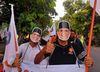 Wajah Anies-Muhaimin muncul di Renon, Denpasar dalam acara flash mop PKS Denpasar. Foto: Balitopik.com