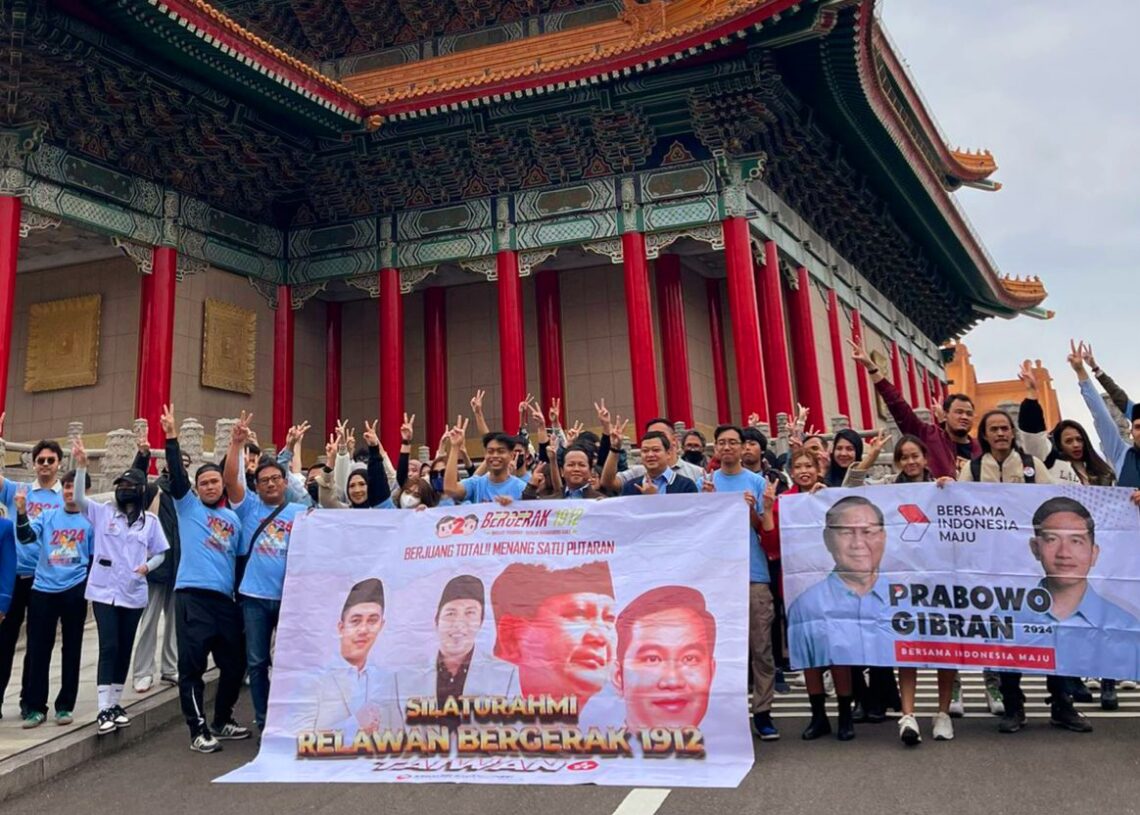 Para diaspora dan pekerja migran saat mendeklarasi dukungan terhadap Prabowo-Gibran di Taiwan. Ist