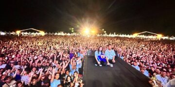 Gibran dan Selvi saat berada di panggung Pesta Rakyat Gemoy dan Santuy di Renon Denpasar. Balitopik.com