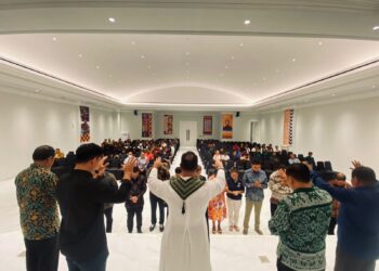 Proses pemberkatan caleg-caleg NasDem oleh Romo dan para Pendeta