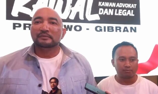 De Gadjah didampingi koordinator KAWAL Prabowo-Gibran Bali, Made Murtika Sasmara Putra.