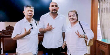 A.A Ayu Putu Priniti (kanan), Ketua DPD Partai Gerindra Bali, Made Muliawan Arya alias De Gadjah (tengah) dan Yosep Yulius Diaz alias Yusdi Diaz. -IST