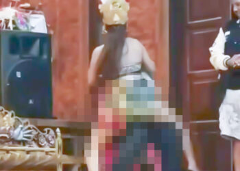 Tangkap layar video-video Joget Bumbung Jaro yang lagi viral