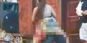 Tangkap layar video-video Joget Bumbung Jaro yang lagi viral