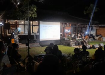 Potret para musisi sedang mendengar pemaparan dari CEO Pragita Group, Bimas Nurcahya di RTB Denpasar