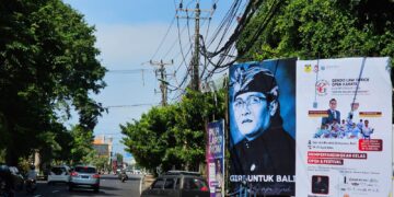 Baliho Giri Prasta di Jalan Melati Denpasar.