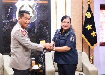 Kakanwil Kemenkumham Bali Pramella Yunidar Pasaribu (kanan) dan Kapolda Bali, Ida Bagus Kd Putra Narendra.