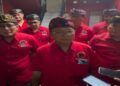Wayan Koster (depan) dan Giri Prasta (kiri) bersama pengurus DPD dan DPC PDIP Badung. -IST