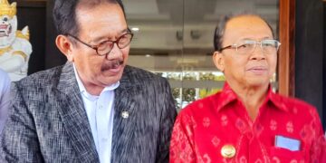 Wayan Koster (kanan) dan Cok Ace. -IST