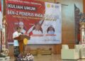 Wayan Koster saat memberi kuliah umum di UNHI. -Balitopik.com