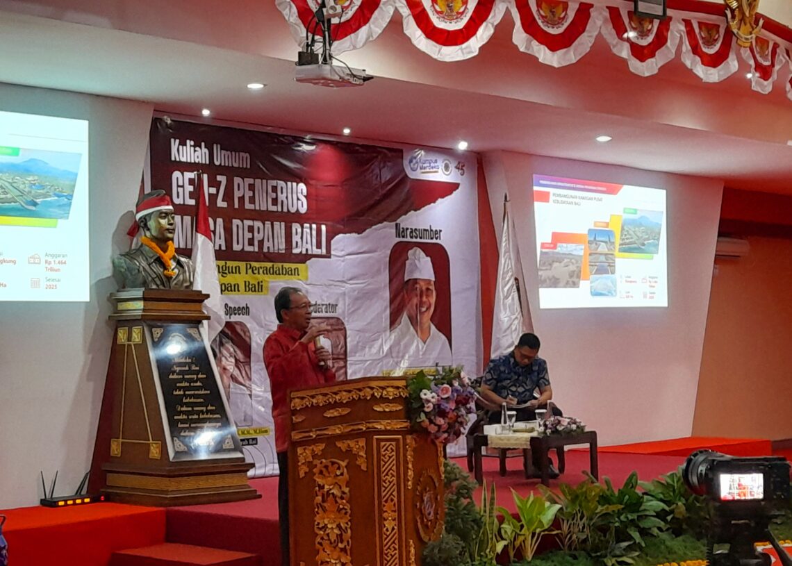 Gubernur Bali periode 2018-2023, Wayan Koster saat memberikan kuliah umum di Universitas Ngurah Rai