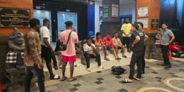 Sebanyak 24 WNA diamankan Kantor Imigrasi Ngurah Rai karena overstay dan dugaan penipuan. -IST