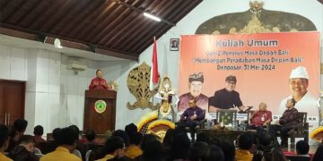 Rektor Universitas PGRI Mahadewa Indonesia (UPMI) Bali, Prof. Dr. Drs. I Made Suarta, SH., M.Hum (pertama dari kiri-duduk). -Balitopik.com