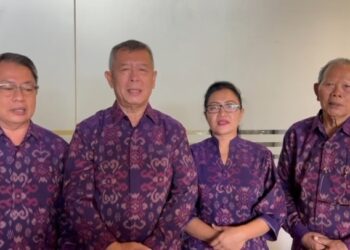 Ketua Pokdarkamtibmas Bhayangkara Provinsi Bali, Yosef Yulius Diaz (kedua dari kiri) bersama jajaran. -IST