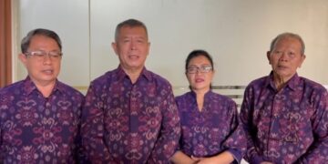 Ketua Pokdarkamtibmas Bhayangkara Provinsi Bali, Yosef Yulius Diaz (kedua dari kiri) bersama jajaran. -IST