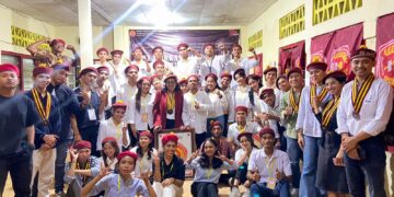 Ketua PMKRI Denpasar (Jas merah) Chinly Yudia bersama jajaran pengurus, panitia MPAB-MABIM 2024 dan anggota yang baru dilantik. -Balitopik.com