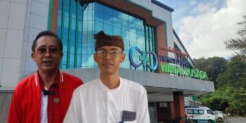 Kolase: Wayan Sukayasa (kiri) dan I Ketut Yoga Sedana. -Balitopik.com