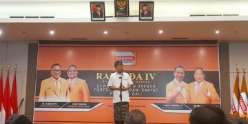 Wayan Koster saat memberikan sambutan di Rapimda DPD Hanura Bali ke IV. -Balitopik.com