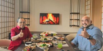 Foto: Pertamuan De Gadjah dengan Koster di salah satu rumah makan kawasan Renon, Denpasar, Kamis (4/7). (Dok. Instagram @de_gadjah)