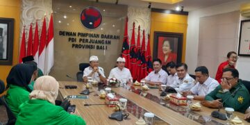 Wayan Koster saat menerima kunjungan PBB dan PPP di Sekretariat DPD PDIP Bali. Balitopik.com