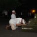 De Gadjah saat sembah sujud di Pura Taman Ayun. -IST
