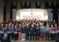 Pose bersama para Duta Damai Bali usai dikukuhkan oleh Deputi Bidang Pencegahan, Perlindungan dan Deradikalisasi BNPT RI, Mayor Jenderal TNI, Roedy Widodo. -IST