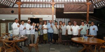 Mantan Bupati Karangasem dua periode tahun 2005-2015, I Wayan Geredeg menyatakan dukungannya kepada pasangan Made Muliawan Arya alias De Gadjah dan Putu Agus Suradnyana (PAS) atau Mulia-PAS. IST