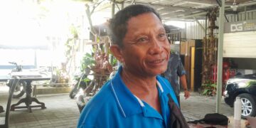 Juru Parkir toko buku Garuda Wisnu Renon, No Kadeo. -Balitopik.com