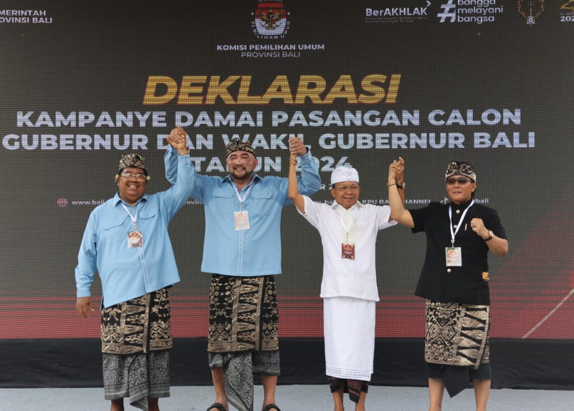 Pasangan Mulia-PAS dan Koster-Giri saat deklarasi kampanye damai di KPU Bali. -IST