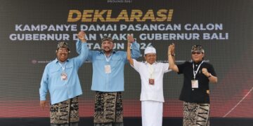 Pasangan Mulia-PAS dan Koster-Giri saat deklarasi kampanye damai di KPU Bali. -IST