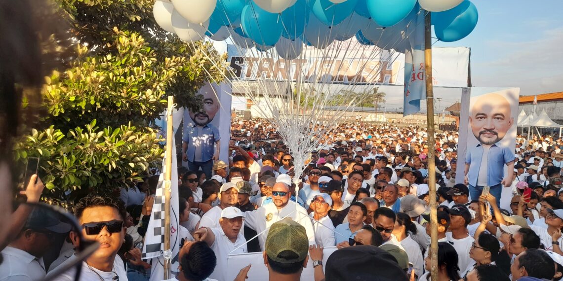 Jalan Sehat Bahagia Relawan De Gadjah di Kecamatan Blahbatuh, Gianyar. -Balitopik.com