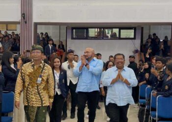 Pasangan Mulia-PAS saat menghadiri uji publik di Kampus Unud, Jimbaran. -IST