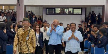 Pasangan Mulia-PAS saat menghadiri uji publik di Kampus Unud, Jimbaran. -IST