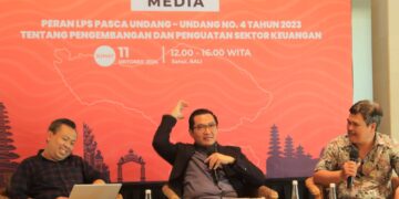 Kepala Kantor Perwakilan Lembaga Penjamin Simpanan (LPS) II, Bambang S. Hidayat (tengah). -IST