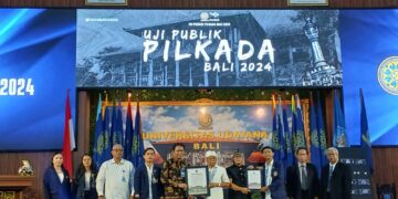 Pasangan Koster-Giri saat uji publik di kampus Unud, Jimbaran. -IST