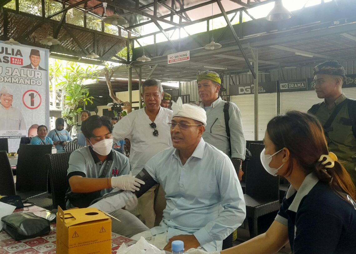 Gede Ngurah Ambara Putra saat melakukan pemeriksaan kesehatan. -Balitopik.com