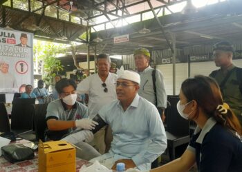 Gede Ngurah Ambara Putra saat melakukan pemeriksaan kesehatan. -Balitopik.com