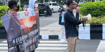 Bram Junior (Depan) dalam sebuah aksi di Denpasar. -Balitopik.com