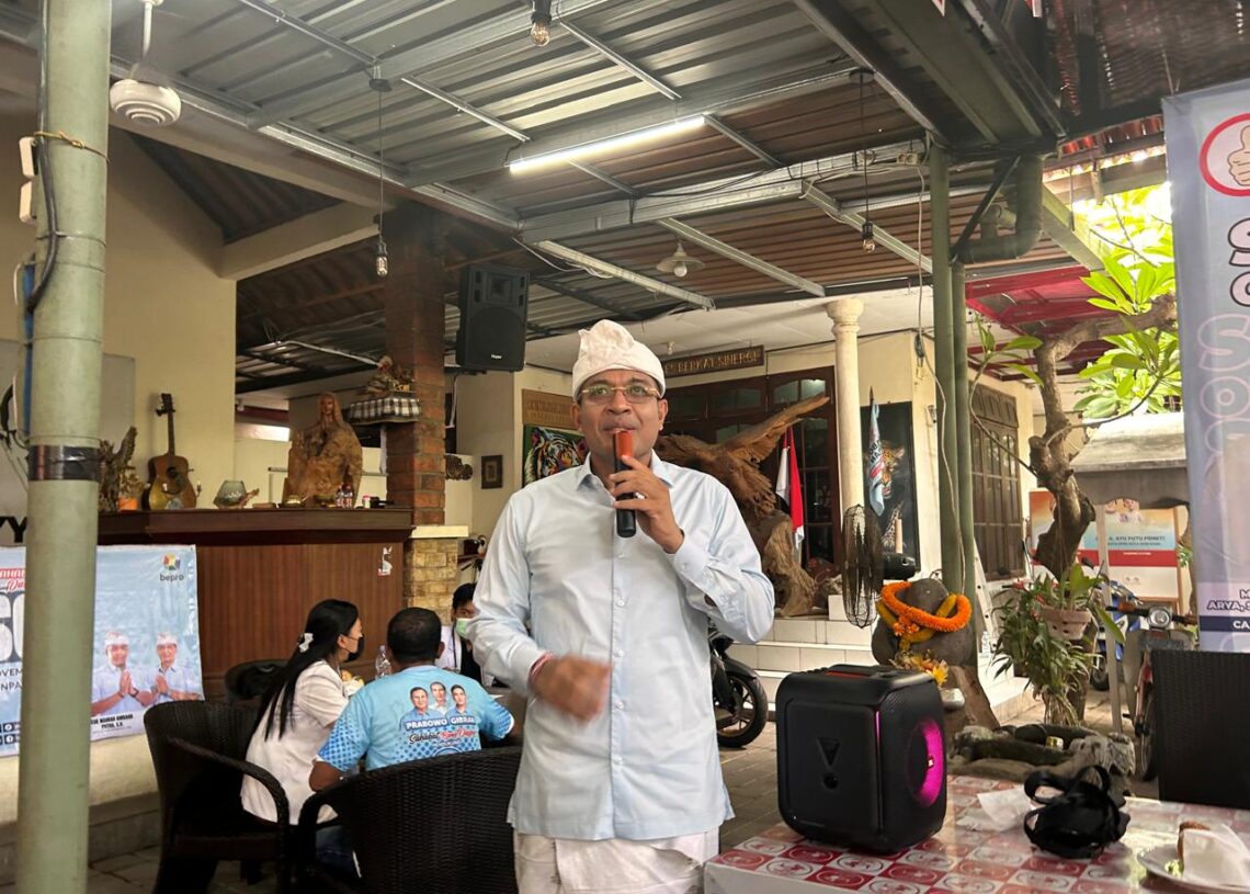 Ambara Putra saat memberikan sambutan di kegiatan bakti sosial pemeriksaan kesehatan gratis. -Balitopik.com