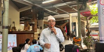 Ambara Putra saat memberikan sambutan di kegiatan bakti sosial pemeriksaan kesehatan gratis. -Balitopik.com