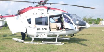 De Gadjah saat menggunakan helikopter karena padatnya jadwal kampanye. -IST