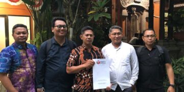 Ketua Tim Legal Advokat Gadjah Agus Suradnyana (LAGAS), Fahmi Yanwar Siregar (kedua dari kanan).