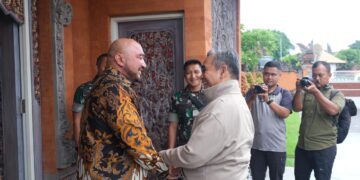 Ketua MPR RI 2024-2029 sekaligus Sekjen Gerindra, Ahmad Muzani (Kanan) saat disambut De Gadjah di Bali. -IST