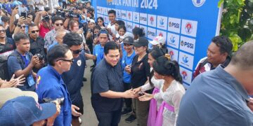 Erick Thohir saat mengahdiri Sepak Bola Pantai di Kuta. -Balitopik.com