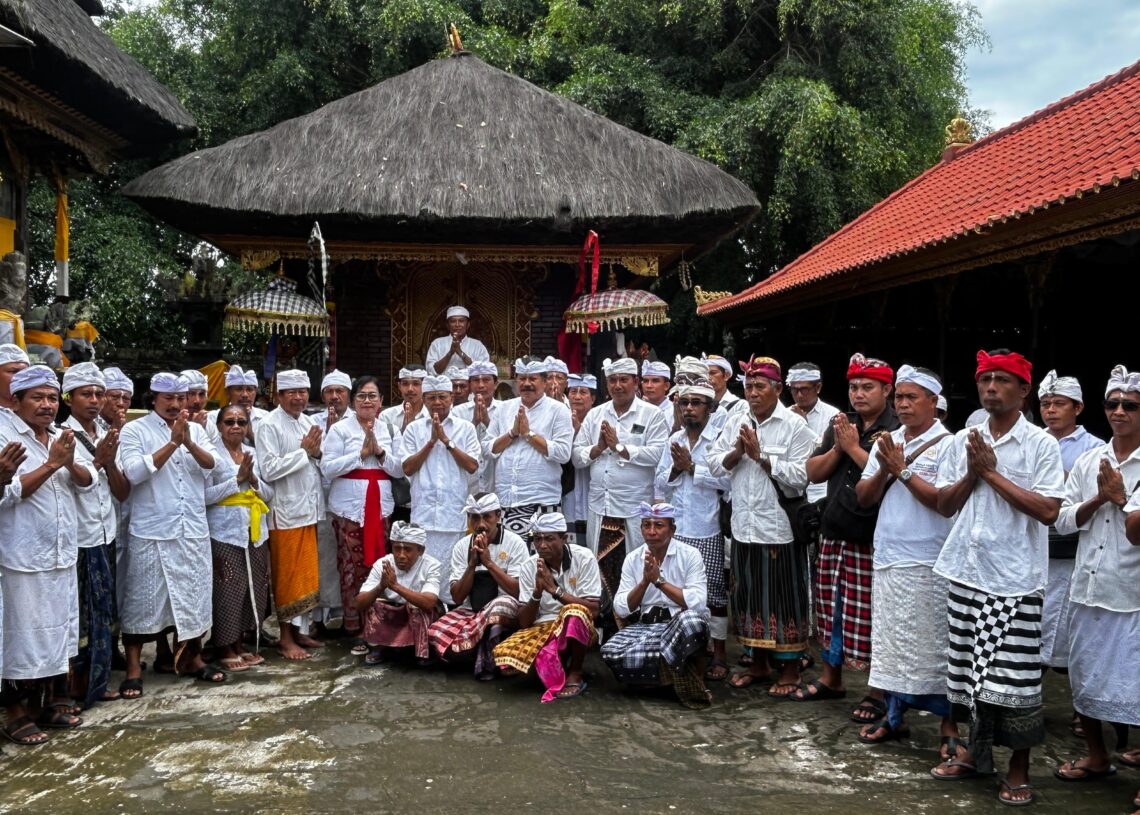Koster 9 Hari Keliling 58 Pura Ucap Syukur Menang Pilgub Bali. -IST