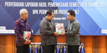 Pj Gubernur Bali Sang Made Mahendra Jaya (Tengah). -Balitopik.com